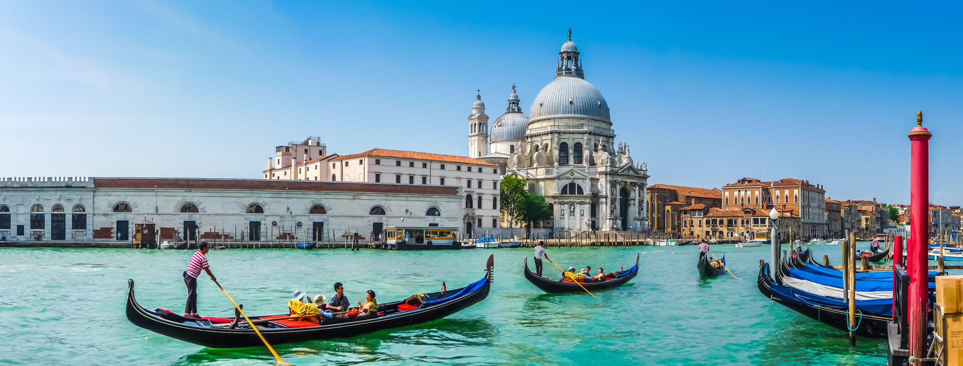 Canal Grande with historic Basilica di Santa Maria della Salute